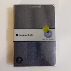 Holy Bible  New Century, Blue Pinstripe  Life   and Style.  NEW KJV  Blue